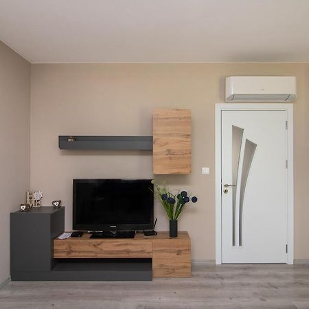 Cozy Flats Nearby Center Free Park Area Apartment Varna Exterior foto