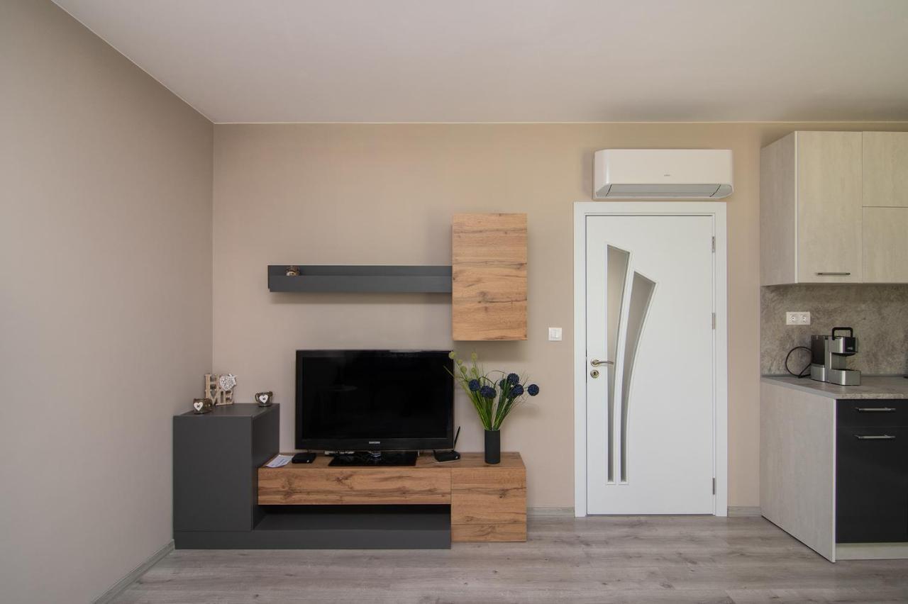 Cozy Flats Nearby Center Free Park Area Apartment Varna Exterior foto