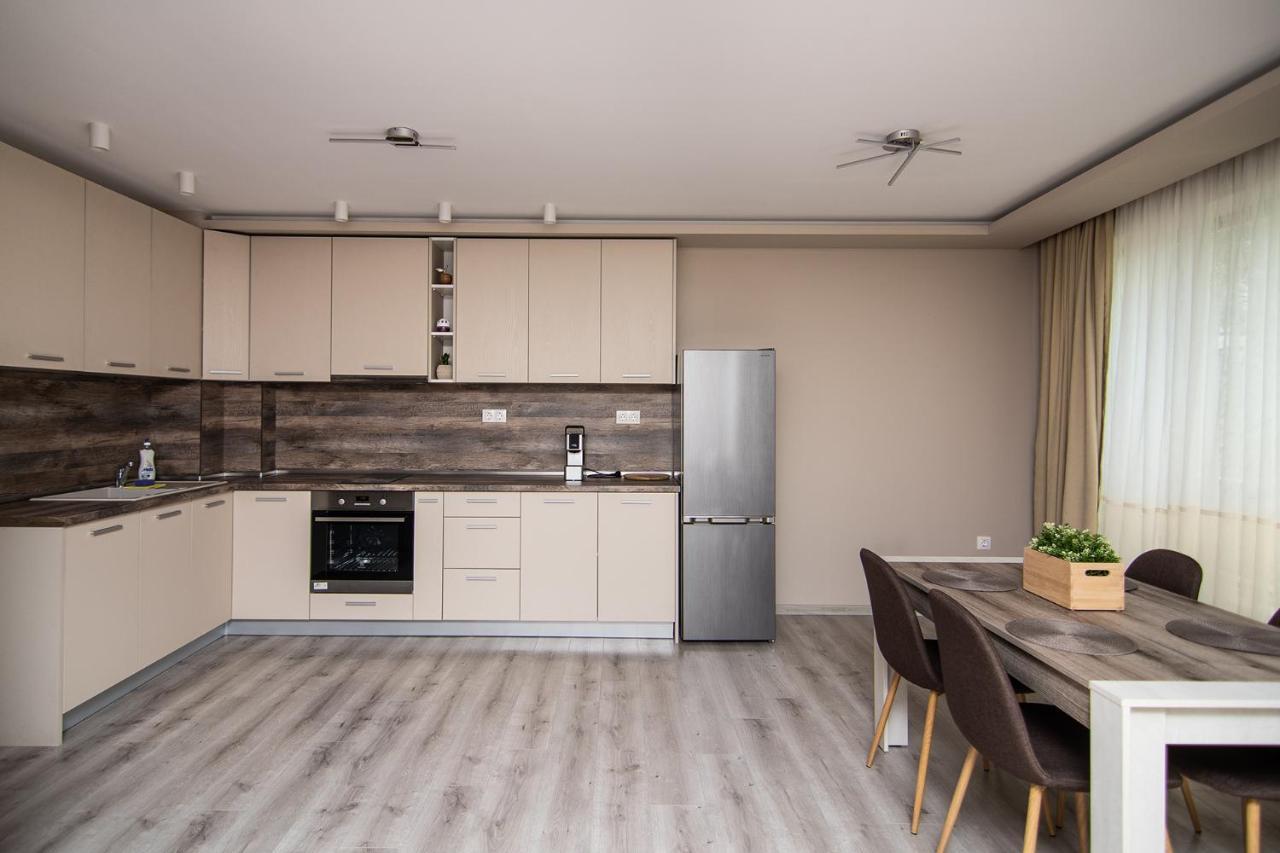 Cozy Flats Nearby Center Free Park Area Apartment Varna Exterior foto