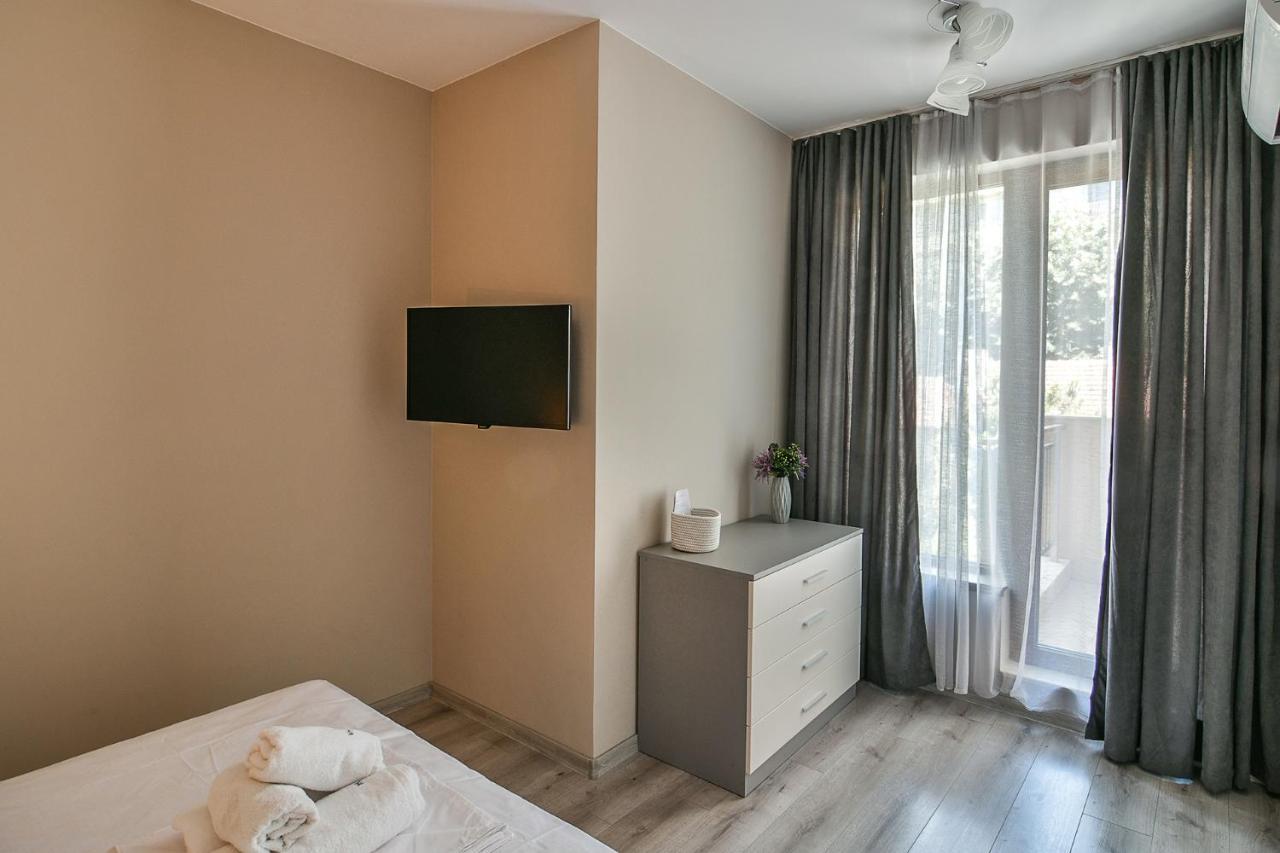 Cozy Flats Nearby Center Free Park Area Apartment Varna Exterior foto