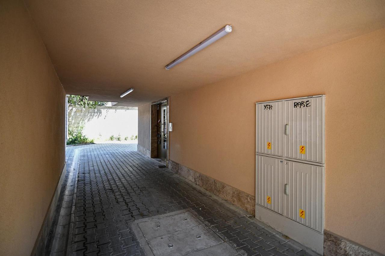 Cozy Flats Nearby Center Free Park Area Apartment Varna Exterior foto
